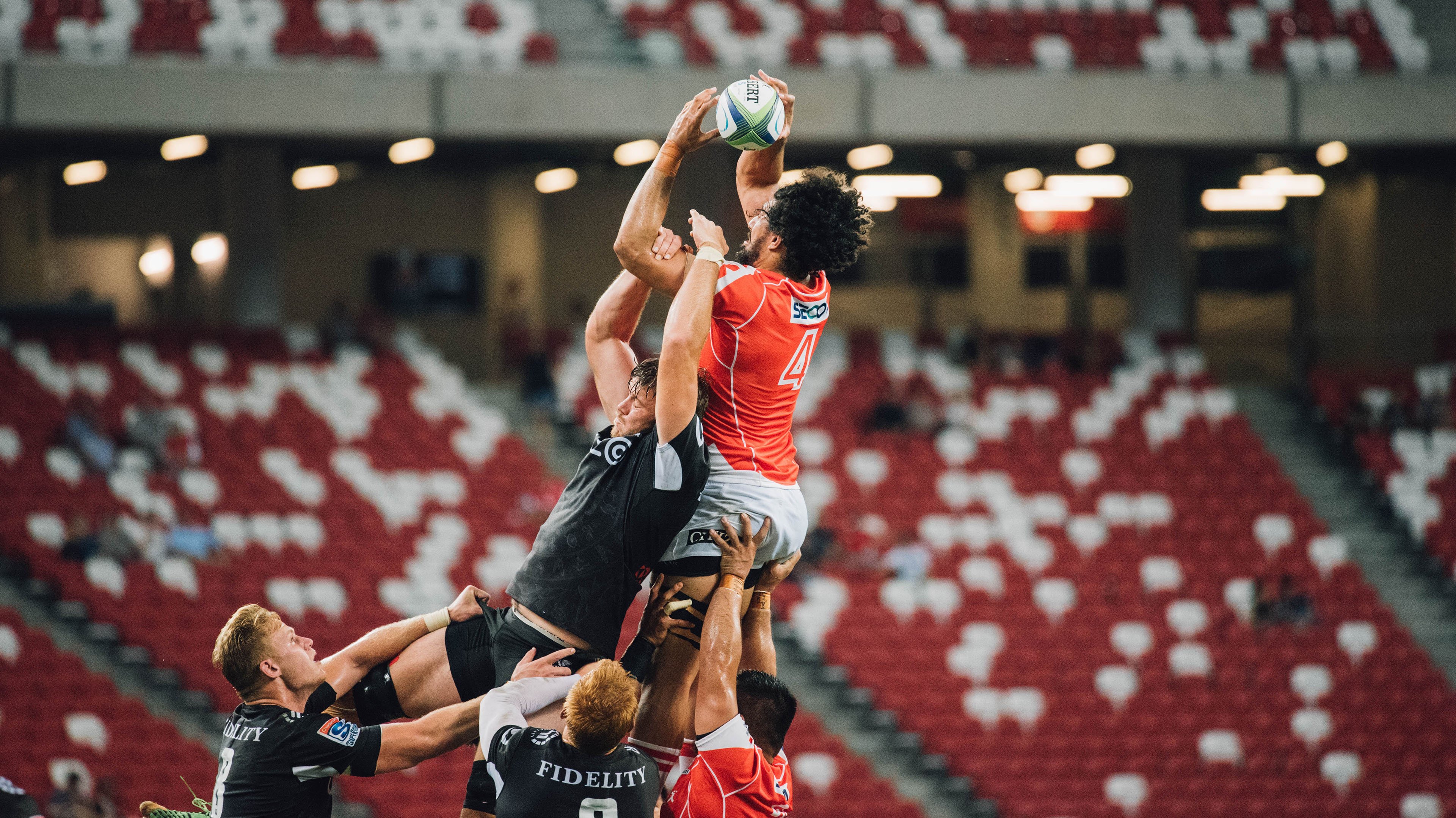 “武汉马拉松：跑者们用脚步诠释极限精神”