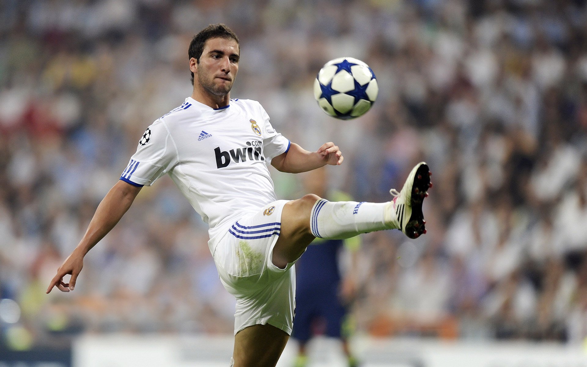 “东安湖体育公园龙舟赛：阵阵浪花中，英雄谁属”